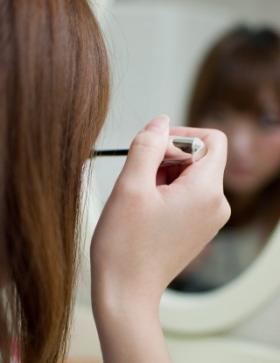 「まつ毛の先を切ると伸びる」あの“まつ毛に関する都市伝説”の真相は!?
