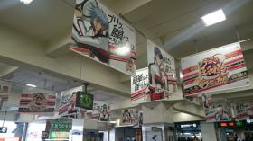 【新テニ】U-17日本代表候補生がジャック! 巨大ポスターやフラッグが並ぶ池袋駅が圧巻