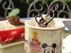 マグカップのお土産付き! お得度満載の『東京ディズニーリゾート』フードメニューをご紹介【ディズニー・クリスマス2014】 マグカップのお土産付き! お得度満載の『東京ディズニーリゾート』フードメニューをご紹介【ディズニー・クリスマス2014】