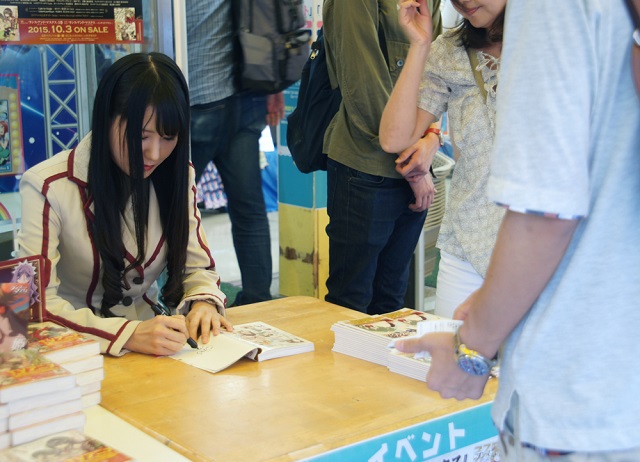 漫画家 咲良さんが森羅学園制服コスで登場 ランス アンド マスクス サイン会レポート オタ女