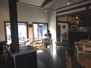 東京のカフェに飽きたあなたへ。軽井沢にある築百年のカフェは、流れる時間が超上質だった。 東京のカフェに飽きたあなたへ。軽井沢にある築百年のカフェは、流れる時間が超上質だった。