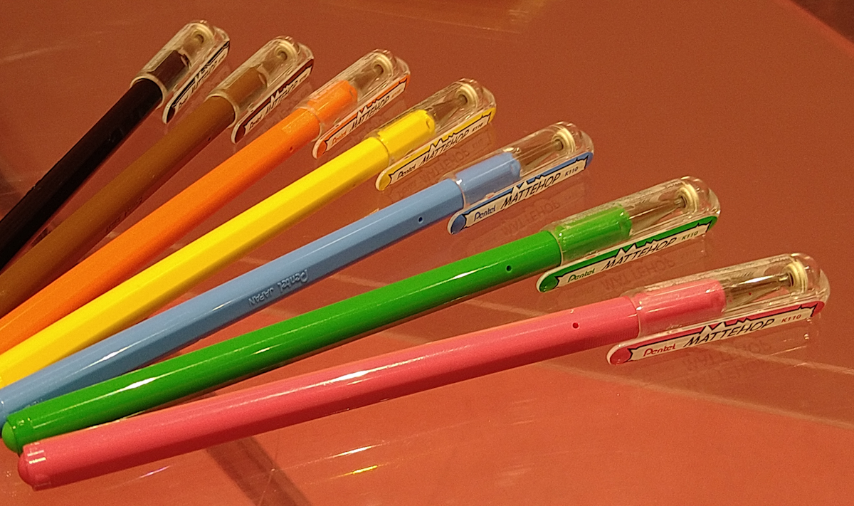イマドキのJKはお菓子にラクガキして遊んでいる!?　学校生活で活躍しそうなカラーボールペン『MATTEHOP』