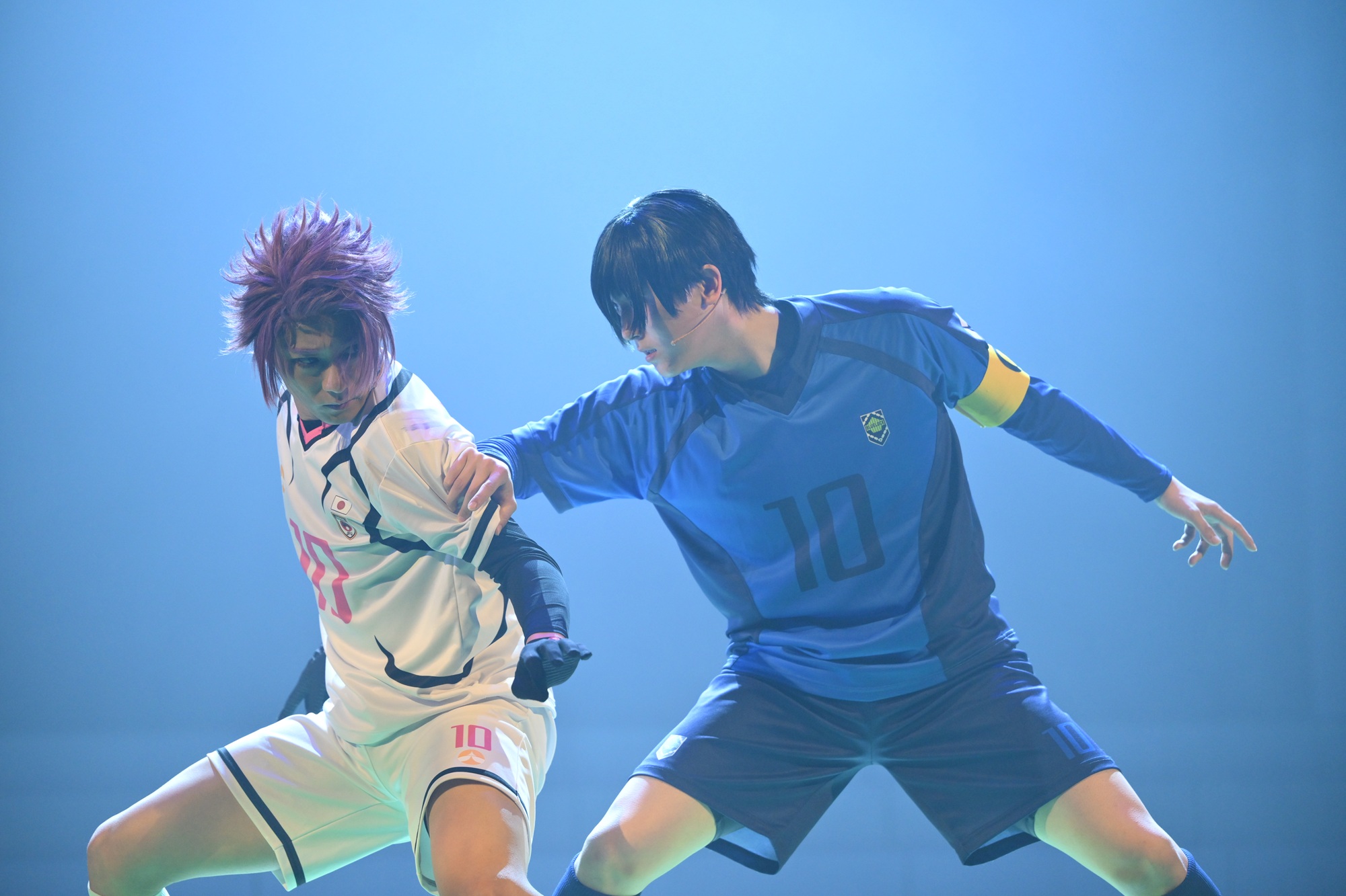 U-20日本代表チーム登場！舞台『ブルーロック』4th STAGE上演中　応援グッズで試合観戦感高まる！劇場全体がスタジアムに