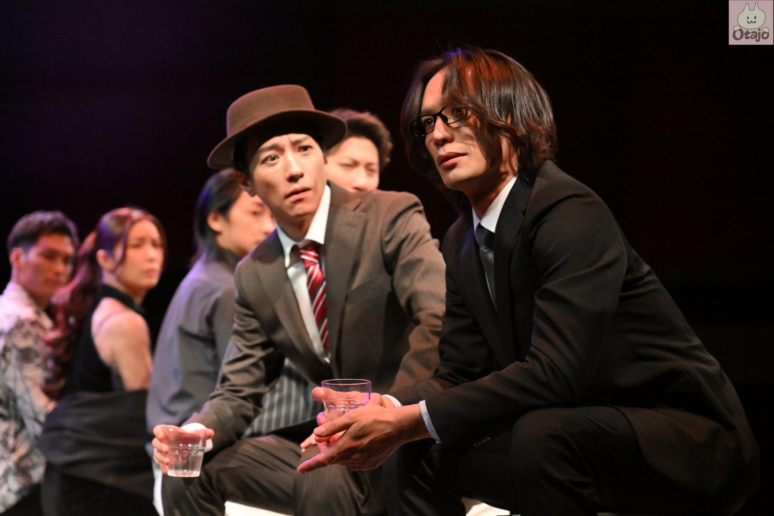 客席も演出の一部！鈴木拡樹主演舞台『マイホームヒーロー』円形劇場品クラブeXにて上演中！11月24日公演ライブ配信も